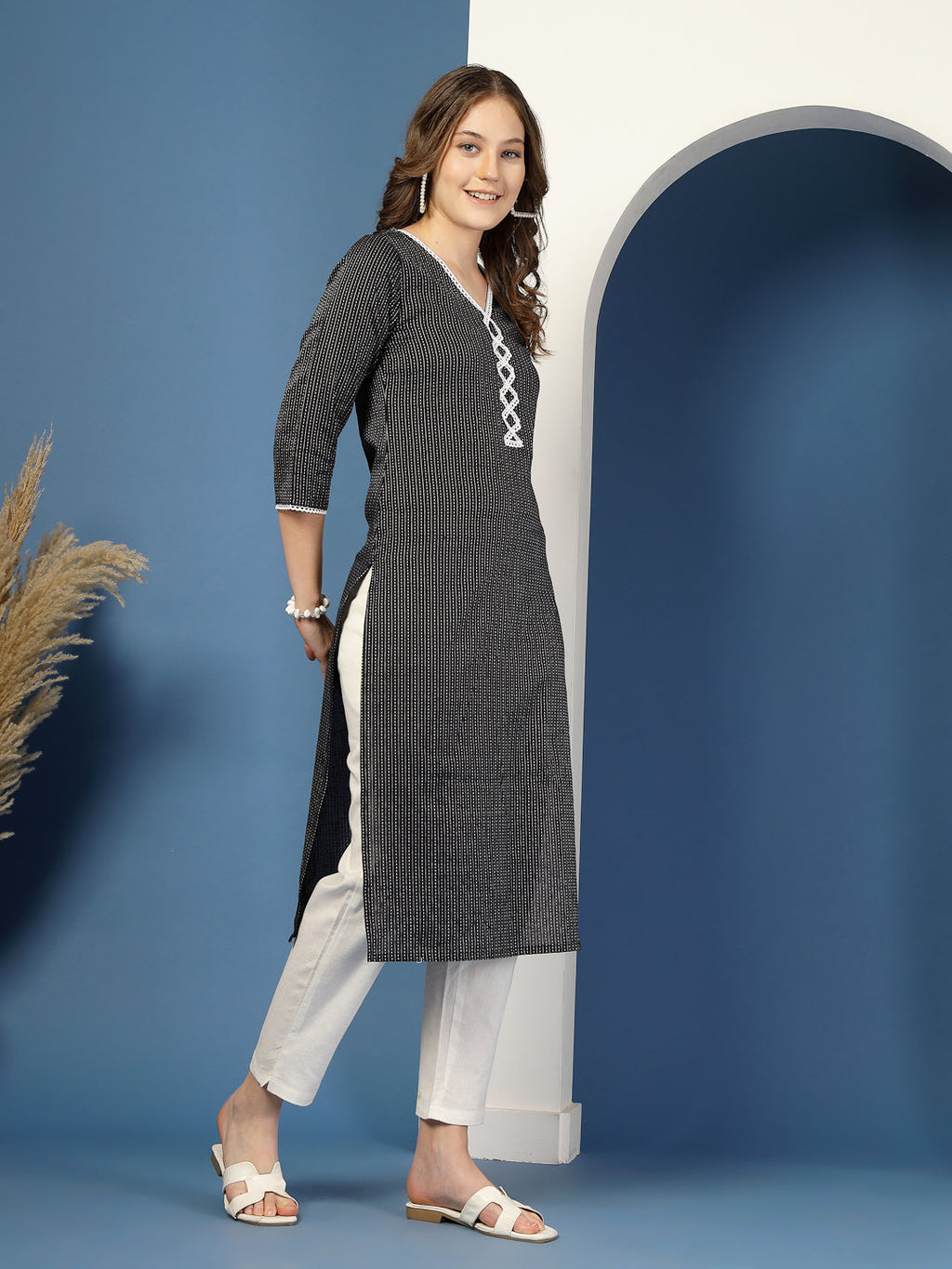 Noir Grace Straight Kurta