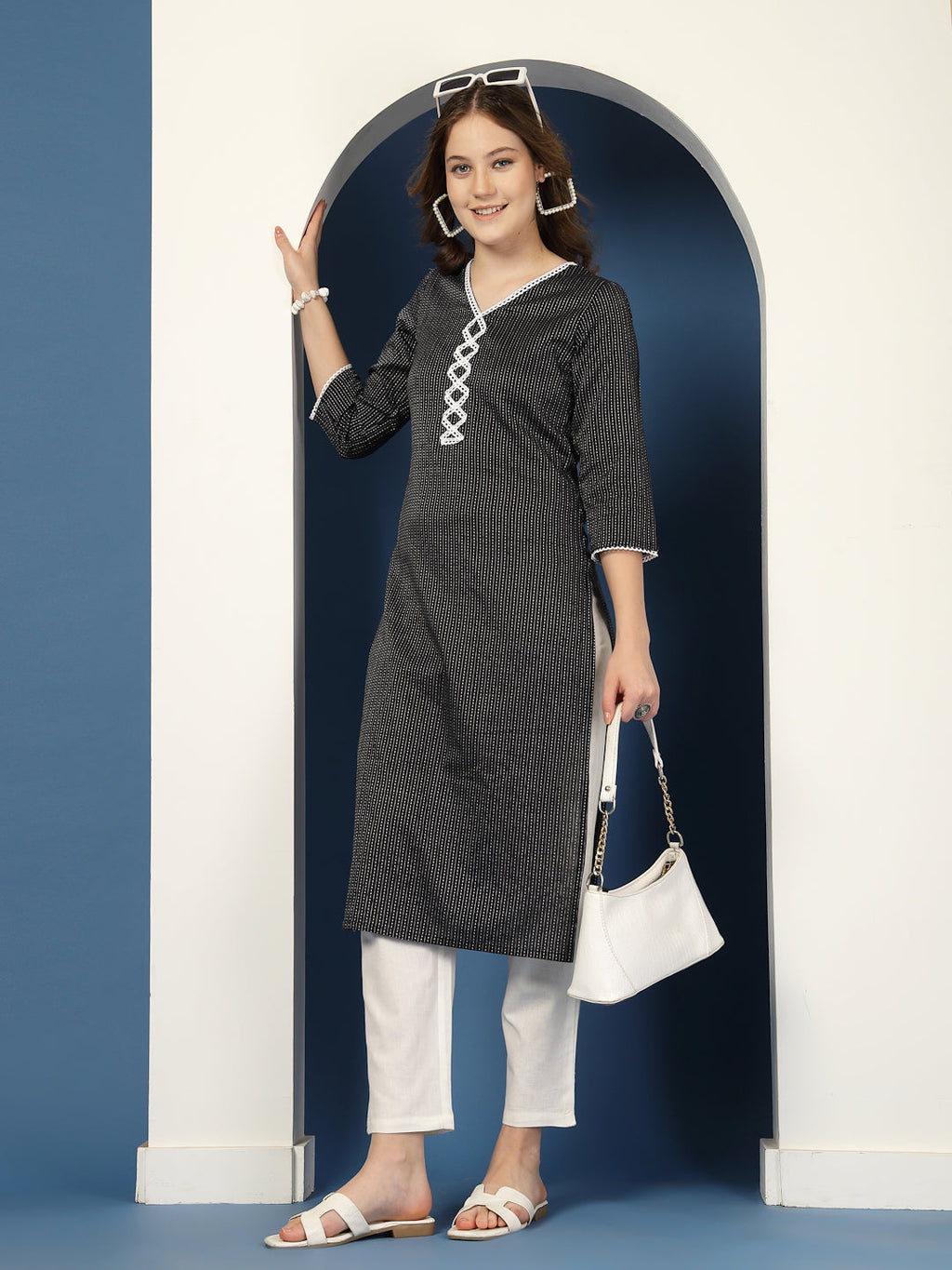Noir Grace Straight Kurta