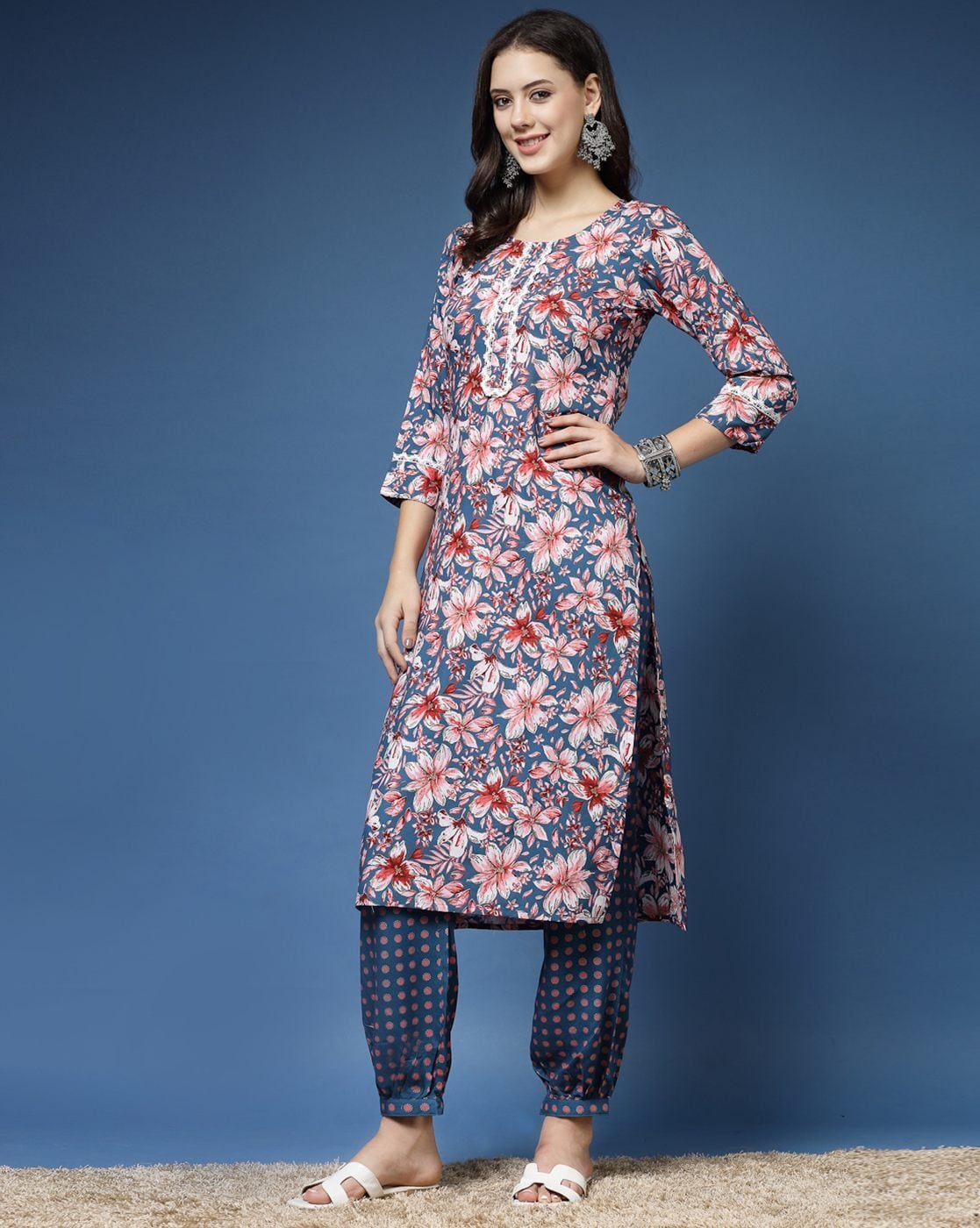 Blue Floral Print Straight Kurta & Pants Set