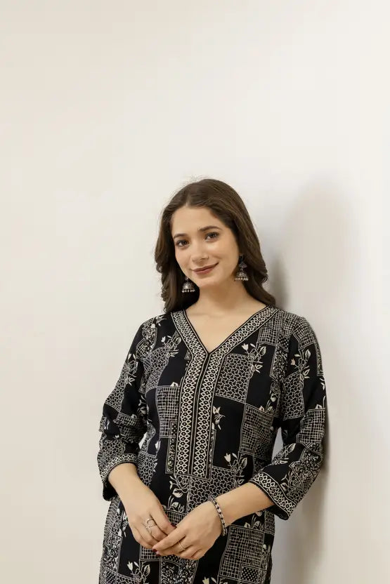 Black Grace V-Neck Straight Kurta